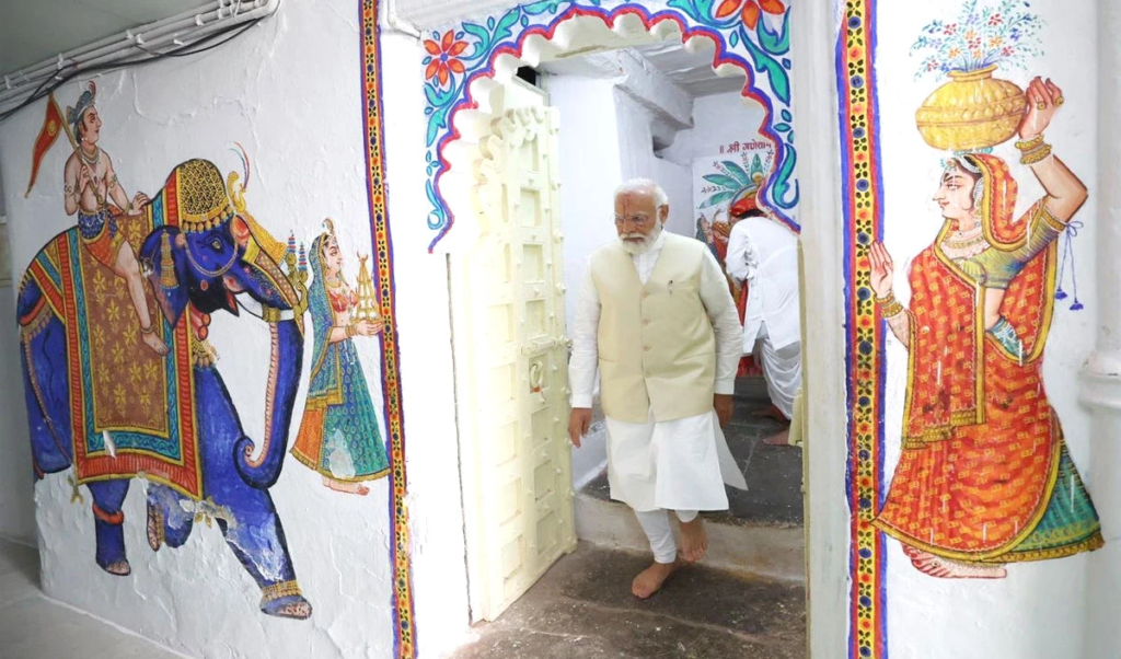 Photo of PM मोदी ने श्रीनाथजी की पूजा अर्चना के बाद राजस्थान में किया चुनावी शंखनाद | BREAKING NEWS
