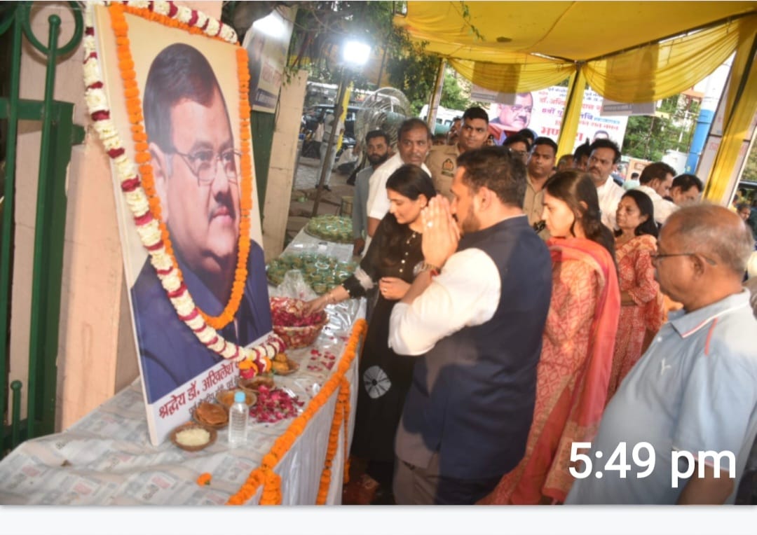 Photo of राजधानी लखनऊ में विभिन्न स्थानों पर विशाल भण्डारा, अस्पतालों में भर्ती मरीजों और तीमारदारों को भोजन एवं फल वितरण का किया गया आयोजन