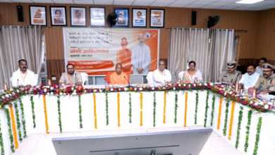 Photo of मुख्यमंत्री योगी: जनहित के कार्यों में कोई कोताही बर्दाश्त नहीं, सड़कों पर न दिखे एक भी निराश्रित गोवंश