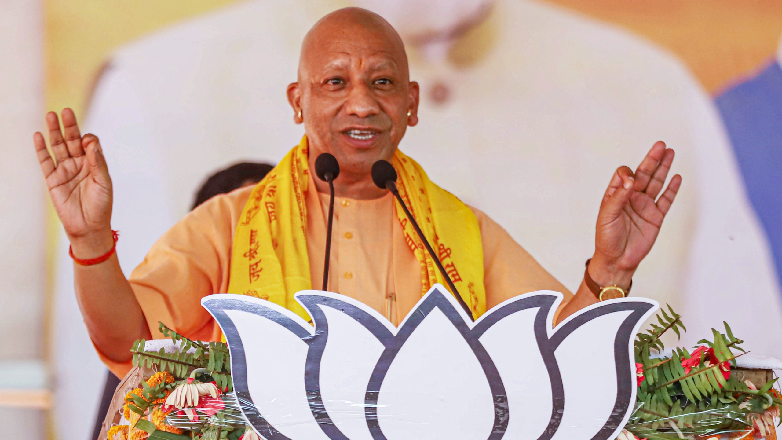 Photo of यूपी में सरकारी वकीलों की फीस 50% बढ़ी, अधिवक्ताओं ने CM YOGI का जताया आभार..!