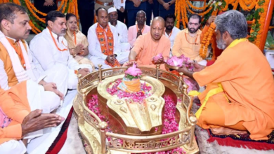 Photo of CM योगी ने लोधेश्वर महादेव का दर्शन-पूजन कर किया अभिषेक