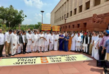 Photo of संसद के मकर द्वार पर कांग्रेस सांसदों का जोरदार प्रदर्शन, गृह मंत्री अमित शाह से मांगा जवाब