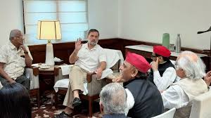 Photo of राहुल गांधी के घर INDI गठबंधन की बैठक, बाहर खड़ी कई खाली बसें, क्या है विपक्ष का प्लान?