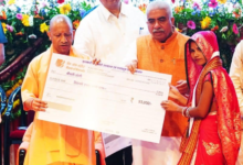 Photo of राष्ट्रीय हथकरघा दिवस पर मुख्यमंत्री योगी आदित्यनाथ ने बुनकरों को किया सम्मानित