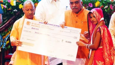 Photo of राष्ट्रीय हथकरघा दिवस पर मुख्यमंत्री योगी आदित्यनाथ ने बुनकरों को किया सम्मानित
