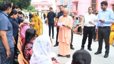 Photo of CM योगी “घबराइए मत, कराएंगे हर समस्या का समाधान”