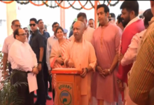 Photo of CM योगी ने ली चुटकी :रवि किशन और कालीबाड़ी बाबा की फिल्म को कितने लोगों ने देखा.?