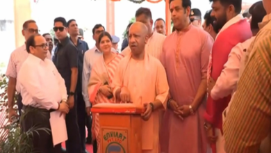 Photo of CM योगी ने ली चुटकी :रवि किशन और कालीबाड़ी बाबा की फिल्म को कितने लोगों ने देखा.?