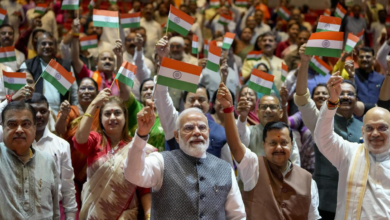 Photo of PM मोदी के साथ NDA सांसदों ने लहराया तिरंगा, संसद परिसर में झारखंड मुद्दे पर शक्ति प्रदर्शन