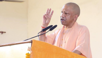 Photo of मुख्यमंत्री योगी “AI उत्तर दे सकता है, सवाल करना अच्छी किताब ही सिखाएगी”
