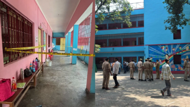 Photo of लखीमपुर के स्कूल में महिला टीचर को गोली मारी, युवक ने खुद को भी उड़ाया, दोनों की मौत